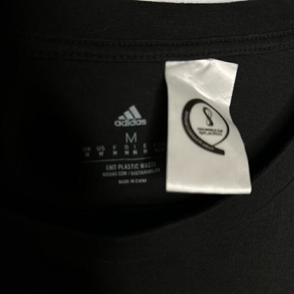 Adidas men’s black Fifa World Cup 2022 T-shirt Medium - Picture 4 of 4